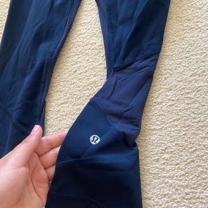 lululemon navy blue mesh logo leggings
